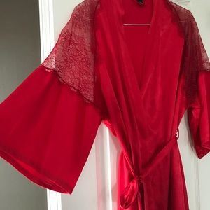 Set of Victoria's Secret négligée and robe, set.